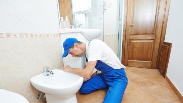 תיקון נזילה באסלה